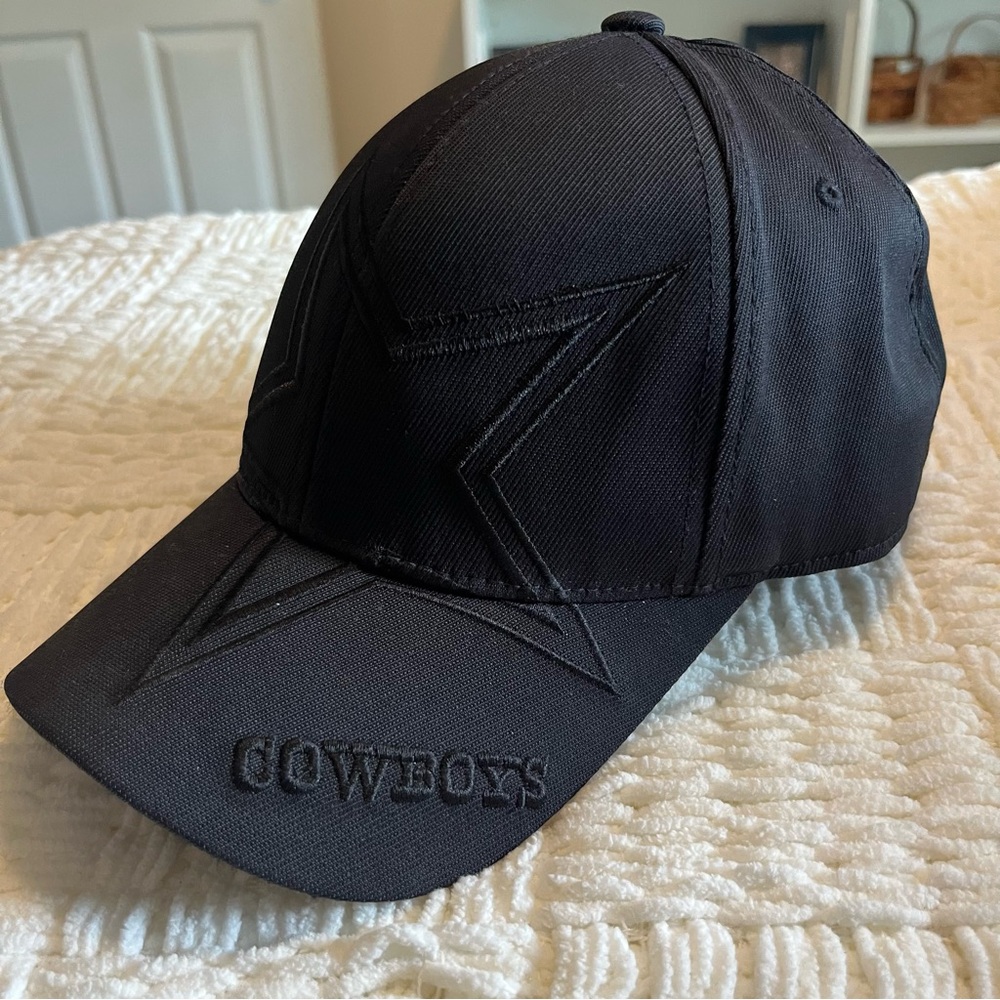 Dallas Cowboys Fitted Hat Black Reebok NFL Team Apparel Size S/M Runs Large